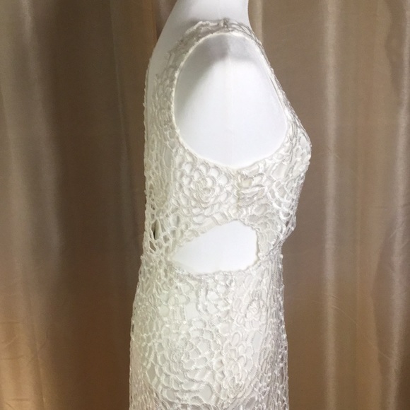 🆕NWT Daisy White Crochet/Macrame Long Maxi Formal Side Cut Out Dress, Jr. L - Picture 6 of 8